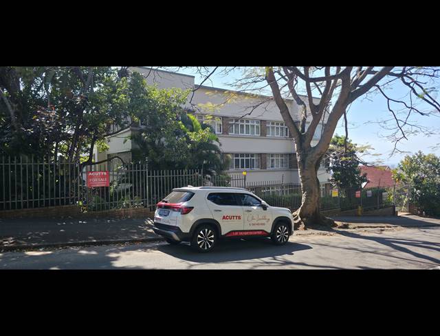 3 BEDROOM APARTMENT FOR SALE IN BULWER